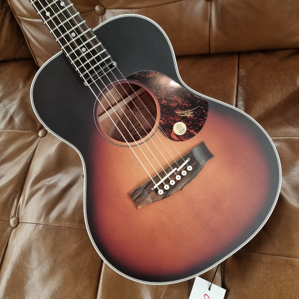 MATON EMTB-6 Troubadour Mini Electric Acoustic Guitar