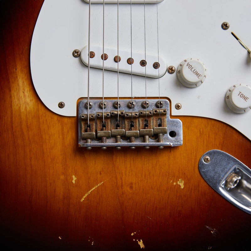FENDER 60th Anniversary 1954 Heavy Relic Stratocaster 2 Tone Sunburst