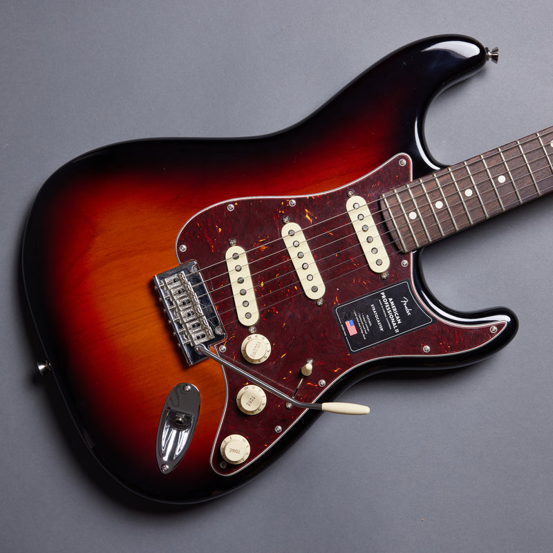 FENDER American Professional II Stratocaster - 3-Tone Sunburst