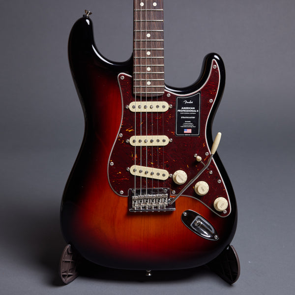 FENDER American Professional II Stratocaster - 3-Tone Sunburst