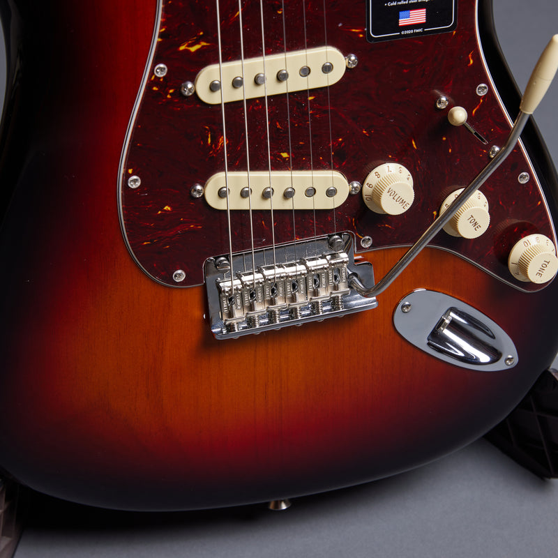 FENDER American Professional II Stratocaster - 3-Tone Sunburst